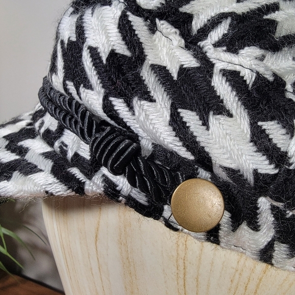 Time And Tru Black and White Houndstooth Bewsboy Cap Womens One Size - Picture 4 of 14